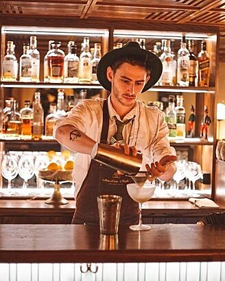 Austin Club cocktail waiter