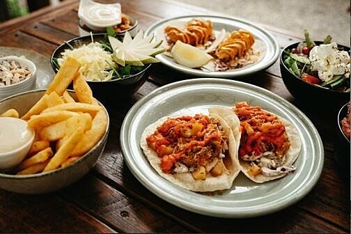 Hones garden - plates of food