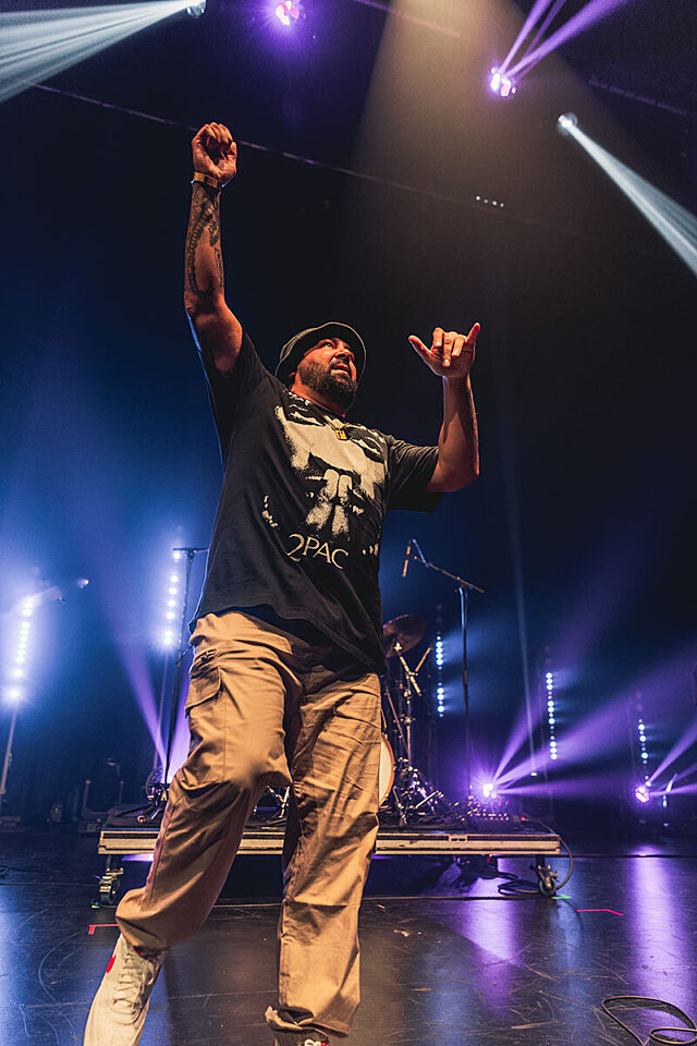 Big Sima performing live